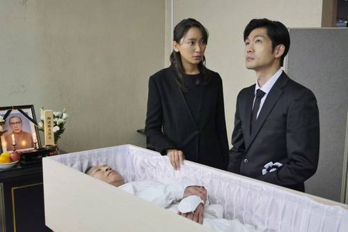 日本悬疑电影《世界奇妙物语之无法燃烧的父亲》影视剪辑解说文案