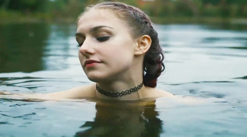 美国悬疑片《仰泳》影视剪辑解说文案